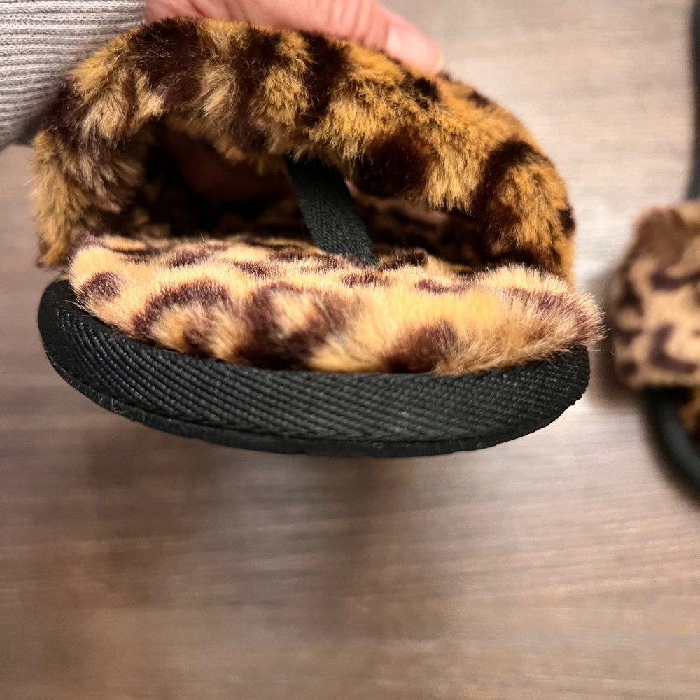 New! Michael Kors Leopard Faux Fur Slippers. Plastic is still on the logo.๐๐ผ - Picture 3 of 7